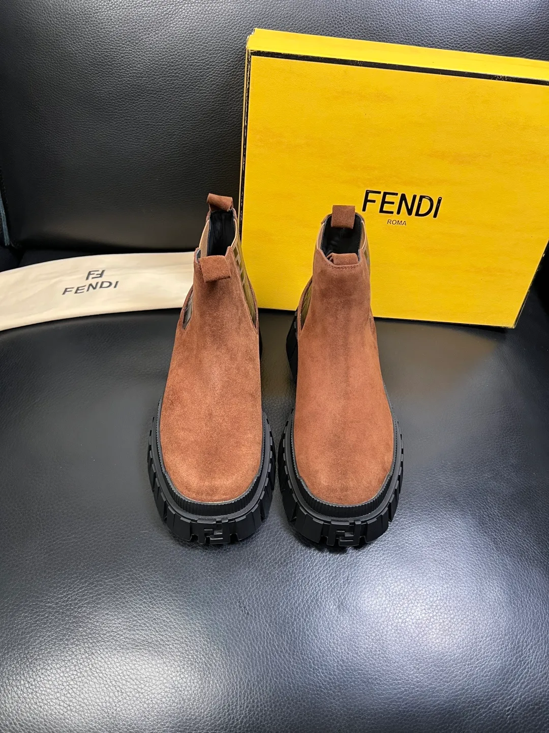 Men's shoes 💰900 FENDI High-quality top craftsmanship, Fendi boots high-top counter synchronization, original factory configuration imported Italian cowhide fly-knit fabric, imported cowhide lining, breathable and comfortable, soles: original soles specially provided by the original factory, original factory and single goods are welcome to compare, code number 39-44 (customized 38 45)
